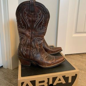 Genuine Ariat snip toe boots